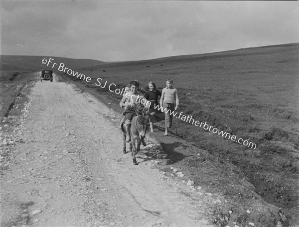 ON THE ROAD FROM GLENAMOY